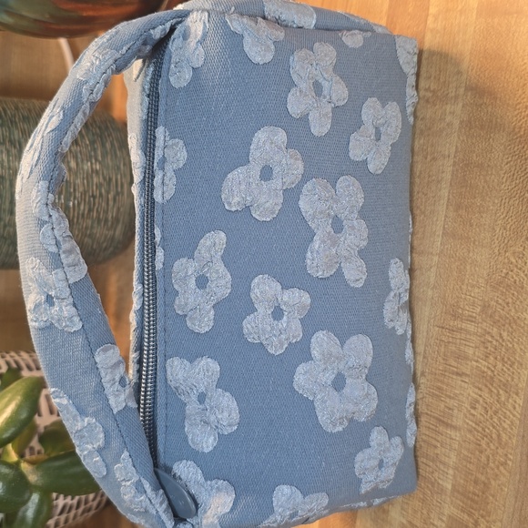Ulta Floral Blue Handbag Or Makeup Pouch NWOT - Picture 1 of 2